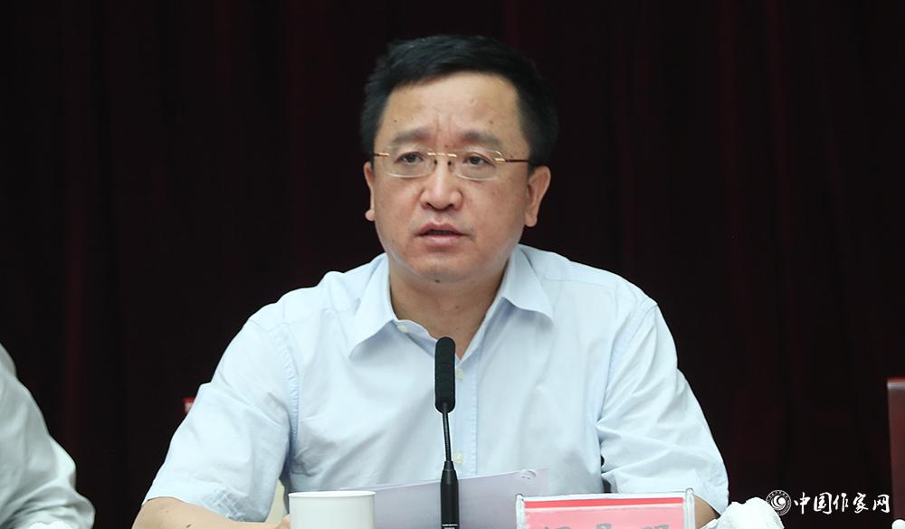 7月24日，第十屆全國優秀兒童文學獎評獎委員會第一次全體會議由閻晶明主持