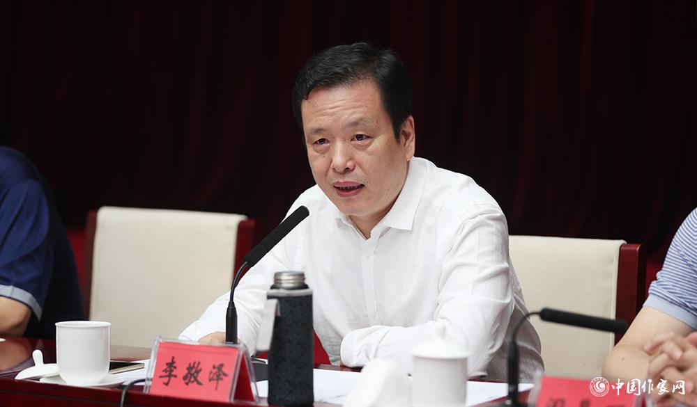 8月4日，李敬澤主持第十屆兒獎評委會第六次全體會議