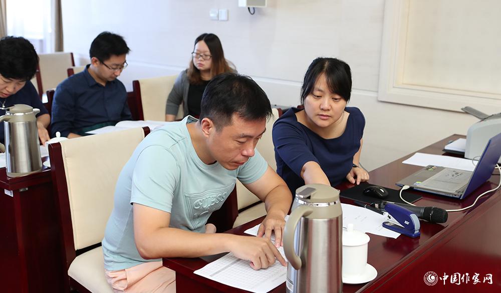 8月4日，各組聯絡員統計選票