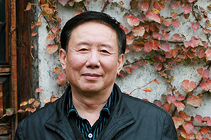 小說：獲獎作品《吉祥時光》作者：張之路         獲獎感言　　從長篇小說《第三軍團》開始到今天的《吉祥時光》，我曾幾次獲得這個珍貴的獎項。幾十年來，這個獎始終伴隨著我、鼓舞著我，我珍視她，以她為榮。她激勵著我，讓我寫出更多更好的兒童文學作品。童年是一個人最為寶貴的時光。我寫過各種類型的兒童文學，但是書寫自己的童年卻是我多年的愿望。