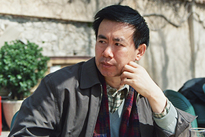 小說：獲獎作品《尋找魚王》作者：張煒         獲獎感言　　我的《尋找魚王》不過是連綴了幾個真實的故事，因為在復雜驚心的現實面前，杜撰往往顯得虛弱和蒼白。其中的一個魚王今天仍然生活在沭河岸邊，另一個早就遁入深山，只把令人慨嘆的傳奇留下。我曾經去探尋他們的蹤跡，鉆進過大山深處曲折神秘的居所，那是悍勇倔強的老人們待過的地方……