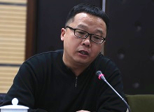 石華鵬：批評家的理想和理想的批評家“剜爛蘋果·銳批評”叢書出版意義，一是對文學批評生態的平衡；二是對真誠銳利批評的倡導。[詳細]