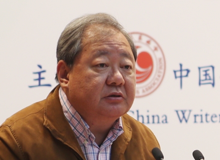 吉狄馬加：文學(xué)是讓我們靈魂相通的紐帶今天是一個復(fù)雜的世界，人類面臨著共同的困境、機遇和挑戰(zhàn)，命運前所未有地聯(lián)結(jié)在一起。[詳細(xì)]