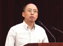 紀(jì)紅建：做人民心聲的傳遞者　　方向是根本，行動是關(guān)鍵，報告文學(xué)作家更需要扎扎實實、默默無聞地行走、記錄、思考和報告。[詳細(xì)]