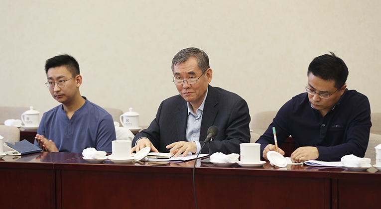 中國作協(xié)黨組書記、副主席錢小芊參加分組討論