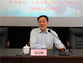 大多數優秀文學作品都會給讀者以飽滿與扎實的閱讀之感，正如謝有順所說，盡管寫作是進入一個想象的世界，但這個想象，終歸是從生活根系里長出來的。真實的寫作，總是起源于作家對自己最熟悉的人、事、物的基本感受……