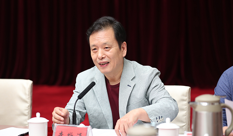 8月16日，評委會副主任李敬澤在第七次全體會上作投票說明、宣布計票結果并公布獲獎作品