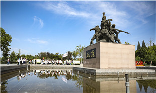英雄地綻放幸?；?紅土地變身美家園