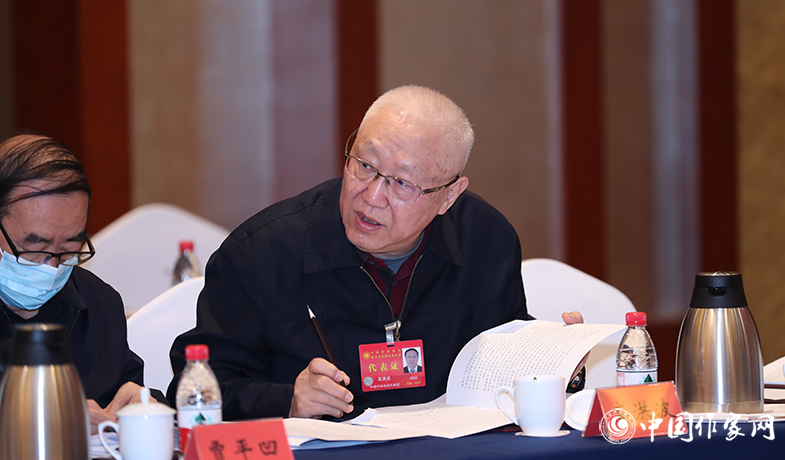 12月12日，中國作家協會第九屆主席團第九次會議在京舉行。