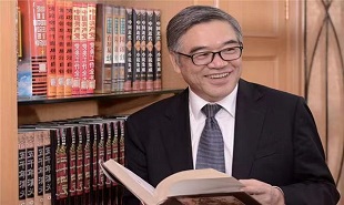 全國政協常委、副秘書長，民進中央副主席，中國陶行知研究會會長朱永新