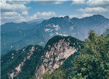【輯一】南部山區：這是我的出生之地，也將是我的死去之地群山在背后，他古風依舊/蒼天在上，皺紋和傷疤都被曬成了慈祥[詳細]