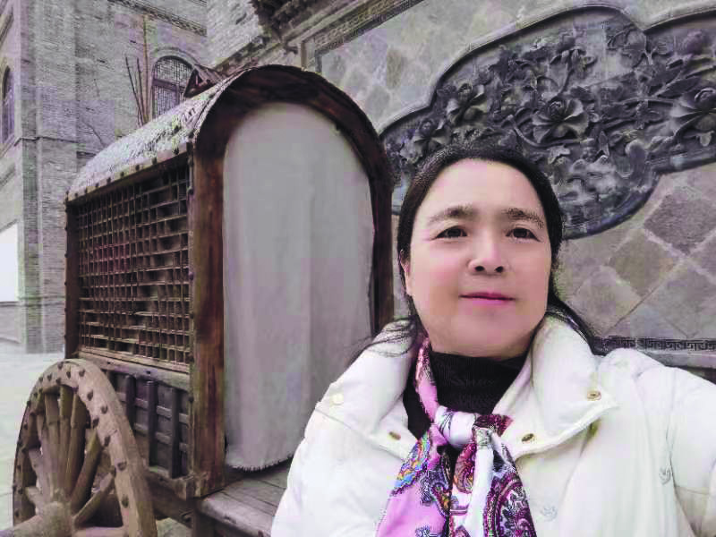徐彥利，科幻作家，自1998年起發(fā)表作品，已發(fā)表近500篇科幻小說及研究論文等，出版《奇幻森林逃生記》《心靈探測師》《先鋒敘事新探》《中國科幻史話》《中國當(dāng)代小說主潮》《中國當(dāng)代小說流變史》等著作。曾獲華語科幻星云獎、少兒科幻星云獎及世界華人科普獎等獎項(xiàng)。