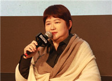何向陽：《月下》是李鳳群的驚艷之作　　李鳳群將小說人物層層剝蝕，層層反芻，向我們道出現代女性生活中的罪與罰。[詳細]
