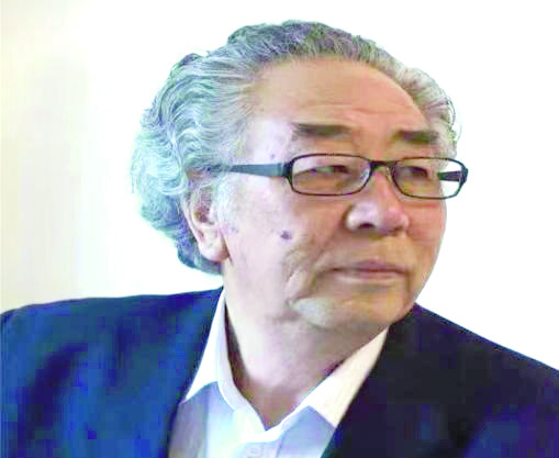 蒙古族詩人阿爾泰從1966年開始發(fā)表作品，1980年代起以一系列風格獨特的詩作馳騁詩壇。他曾任《花的原野》主編、內(nèi)蒙古作協(xié)主席。2022年，推出8卷（9冊）的《阿爾泰文集》。近期，內(nèi)蒙古師范大學教授滿全帶領學生阿力瑪、文鵬對他進行專訪。