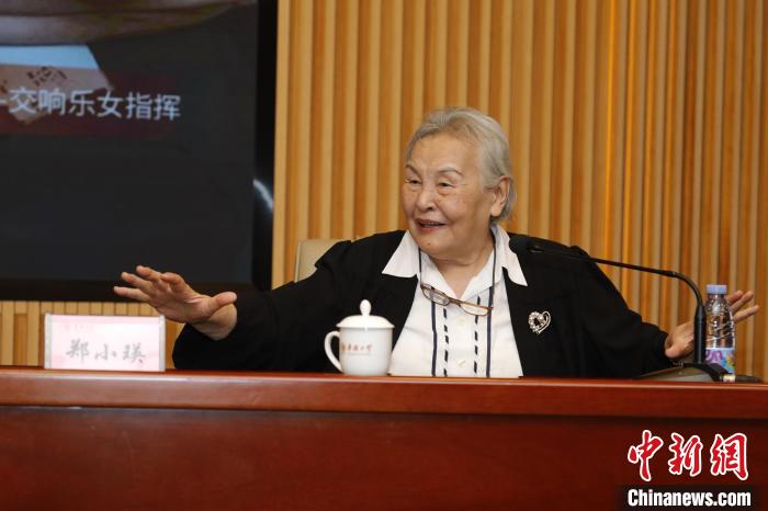 10月18日，鄭小瑛走進華僑大學泉州校區，為學子們帶來專題講座——“洋戲中唱”藝術分享會。劉沛 　攝
