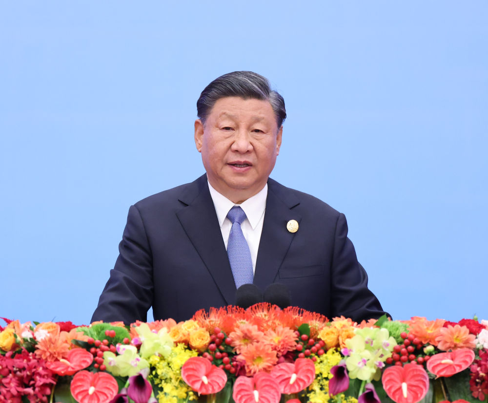 2023年10月18日上午，習(xí)近平在北京人民大會(huì)堂出席第三屆“一帶一路”國際合作高峰論壇開幕式并發(fā)表題為《建設(shè)開放包容、互聯(lián)互通、共同發(fā)展的世界》的主旨演講。新華社記者 王曄 攝