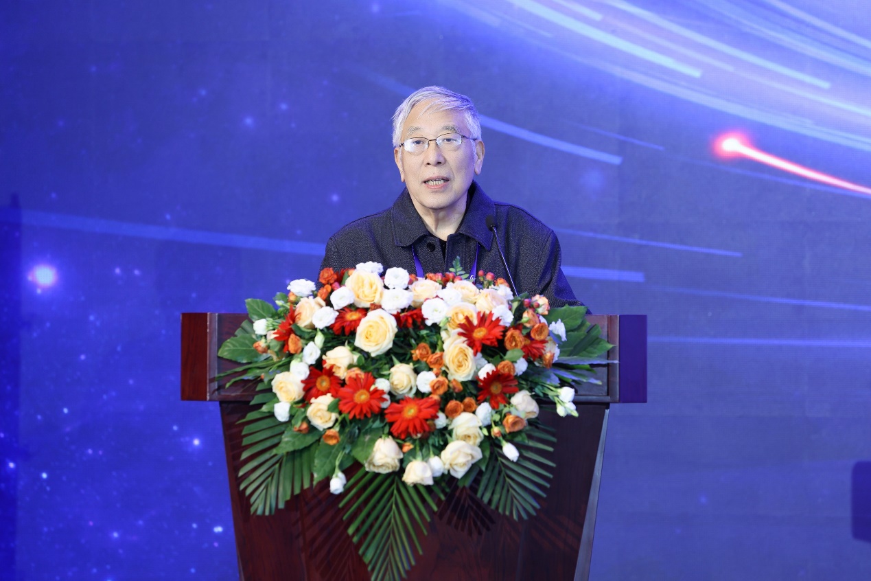 北京元宇科幻未來技術(shù)研究院名譽(yù)院長(zhǎng)、科幻作家王晉康致辭