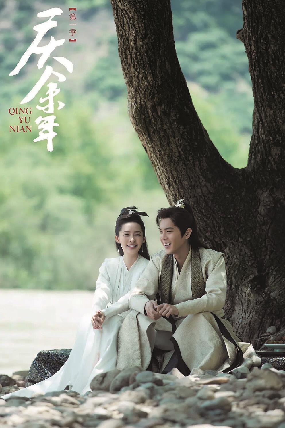 《慶余年1》（左圖）在收視與口碑上的雙重“劇王”稱號(hào)，在很大程度上正是源自于對(duì)網(wǎng)絡(luò)爽文快感模式的有效復(fù)制。相比之下，《慶余年2》（下圖）本質(zhì)上并非爽劇，而是一部悲涼意味濃郁的正劇,主題聚焦于范閑內(nèi)心的真正覺醒。這種主題上的變奏，使劇情模式也相應(yīng)地發(fā)生了變化。