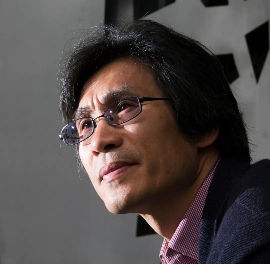 樹才，原名陳樹才。詩人、翻譯家。浙江寧波人。現供職于中國社會科學院外國文學研究所。已出版詩集、譯詩集二十余部。曾獲“徐志摩詩歌獎”、“李叔同國際詩歌獎”等。2008年獲法國政府頒發的“教育騎士”勛章，2023年又獲“藝術和文學騎士”勛章。