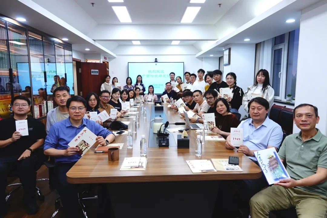 5月13日，第二期魯迅文學(xué)院廣西青年作家高級研修班學(xué)員代表走進(jìn)《人民文學(xué)》雜志社座談交流