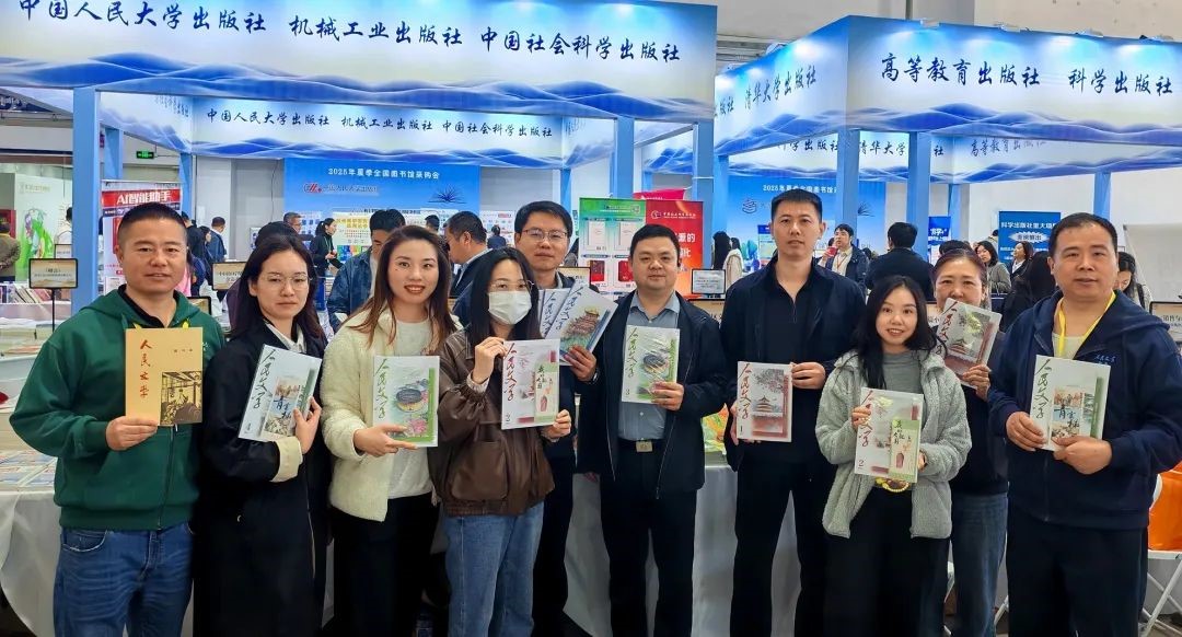 5月15日，《人民文學(xué)》首次參加在吉林長春舉辦的全國圖書館采購會，與期刊同行交流發(fā)行經(jīng)驗，接待讀者來現(xiàn)場閱讀、打卡
