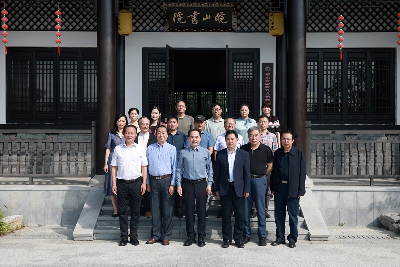 與會(huì)人員合影