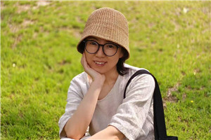 童話：獲獎作品《我的，我的》作者：趙卯卯         獲獎感言寫作兒童文學以來，我從未因為作品是寫給孩子們看的就敷衍。恰恰相反，我會更加謹慎地寫作。兒童是充滿智慧的，他們會用自己的方式去解讀、理解這個世界。為今天的孩子們寫出屬于他們這個時代的好作品，是我的責任，也是我的義務。