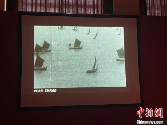 耳熟能詳?shù)摹稘O光曲》在現(xiàn)場(chǎng)播放。 童笑雨 攝 耳熟能詳?shù)摹稘O光曲》在現(xiàn)場(chǎng)播放。 童笑雨 攝